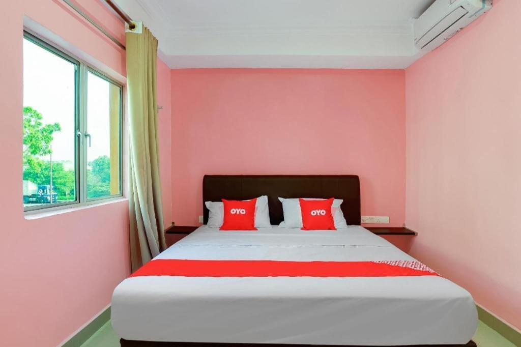 โอโย 89387 ซัน กีรานา โฮเต็ล Hotel กลัง ภายนอก รูปภาพ