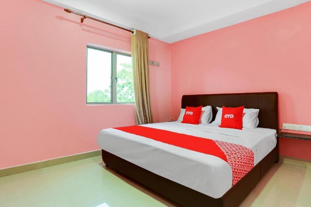 โอโย 89387 ซัน กีรานา โฮเต็ล Hotel กลัง ภายนอก รูปภาพ