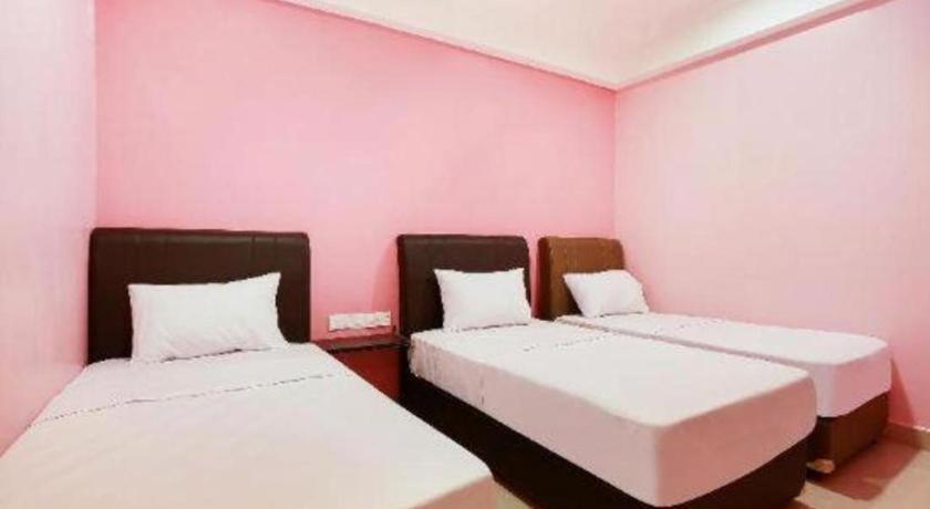 โอโย 89387 ซัน กีรานา โฮเต็ล Hotel กลัง ภายนอก รูปภาพ
